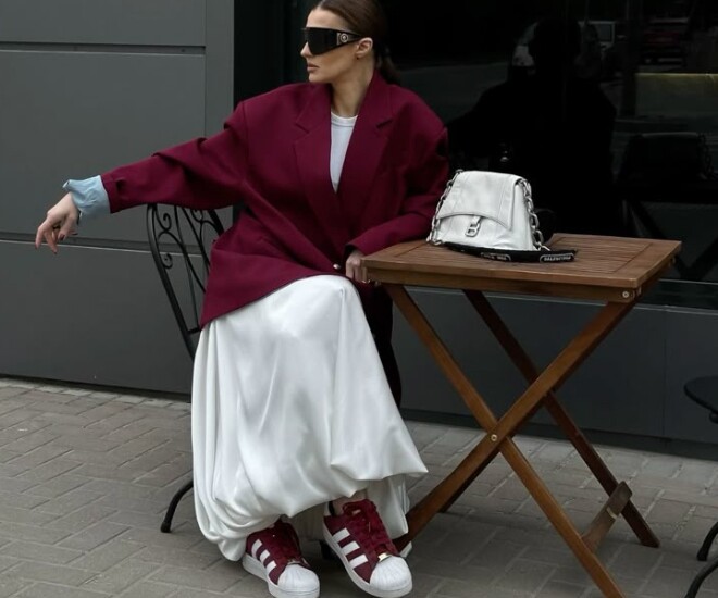 5 cách phối giày sneaker với đồ công sở giúp hội chị em mặc đẹp thanh lịch, khiến đồng nghiệp phải trầm trồ - 1