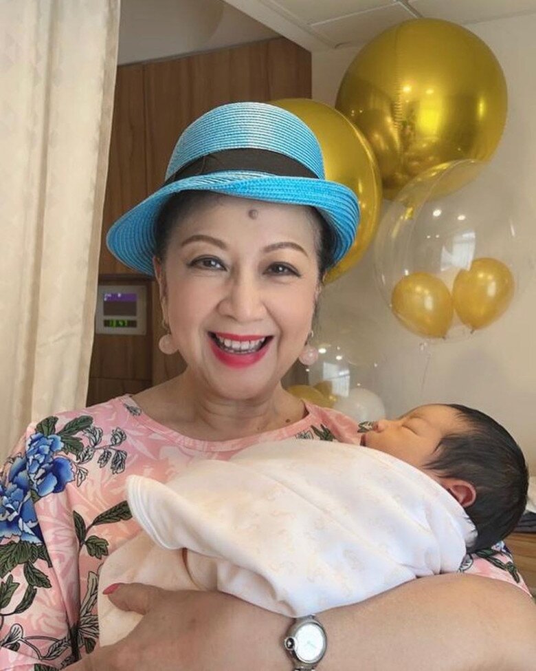 Mỹ nhân TVB yêu “Hồng Hài Nhi” sau ly hôn, U80 vẫn được bạn trai say mê - 5