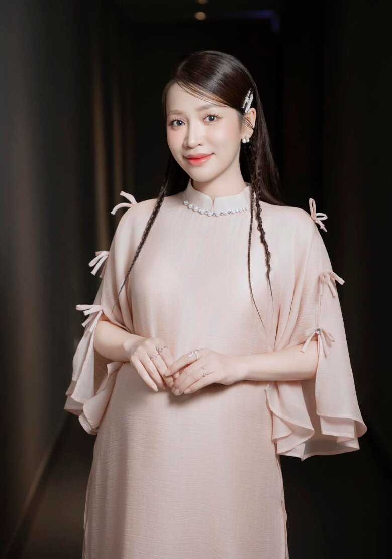 3 mẹ bầu sành điệu của Vbiz: Người chuyển sang đồ rộng rãi, người bụng vượt mặt vẫn mê khoe body - 1