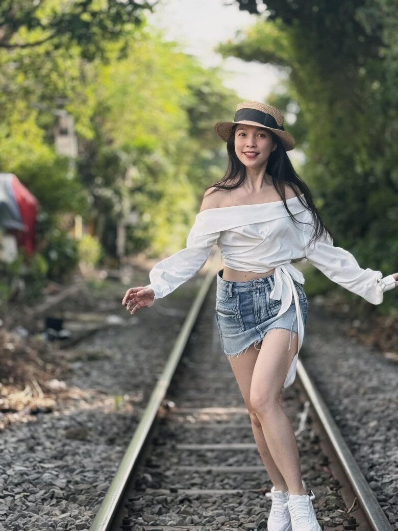 Huấn luyện viên Giọng hát Việt nhí mùa đầu tiên: Nhan sắc không tuổi, ưu ái một kiểu đồ để trẻ như thiếu nữ - 4