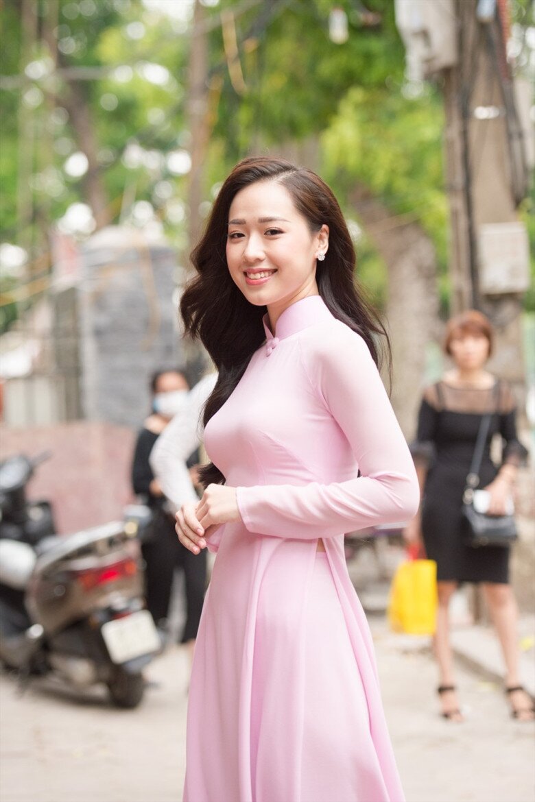 Cô gái có nhan sắc đẹp như cái tên, là 1 trong 5 nữ sinh Việt từng đón tiếp các nguyên thủ quốc gia - 9