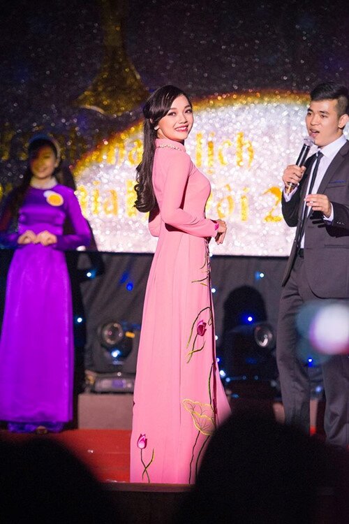 Cô gái có nhan sắc đẹp như cái tên, là 1 trong 5 nữ sinh Việt từng đón tiếp các nguyên thủ quốc gia - 15
