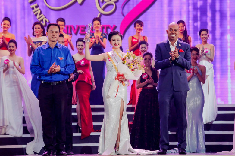 Cô gái có nhan sắc đẹp như cái tên, là 1 trong 5 nữ sinh Việt từng đón tiếp các nguyên thủ quốc gia - 6