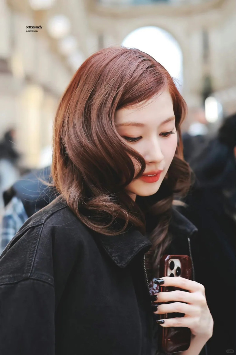 Kiểu tóc tưởng chừng đã lỗi thời đang rục rịch trở lại, chị em lưu ngay công thức để mái chéo đẹp như Kim Ji Won - 4