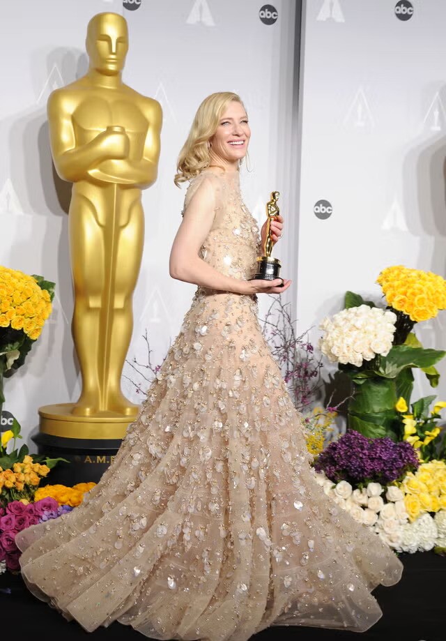 Những người phụ nữ đoạt giải Oscar mặc trang phục gì? Sử dụng váy áo của thương hiệu này có cơ hội giành giải - 6