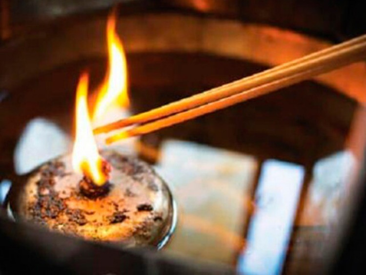 Khung giờ đẹp thắp hương ngày mai - rằm tháng 11 năm Ất Tỵ, 4 thứ kiêng kỵ đặt lên bàn thờ ngày rằm