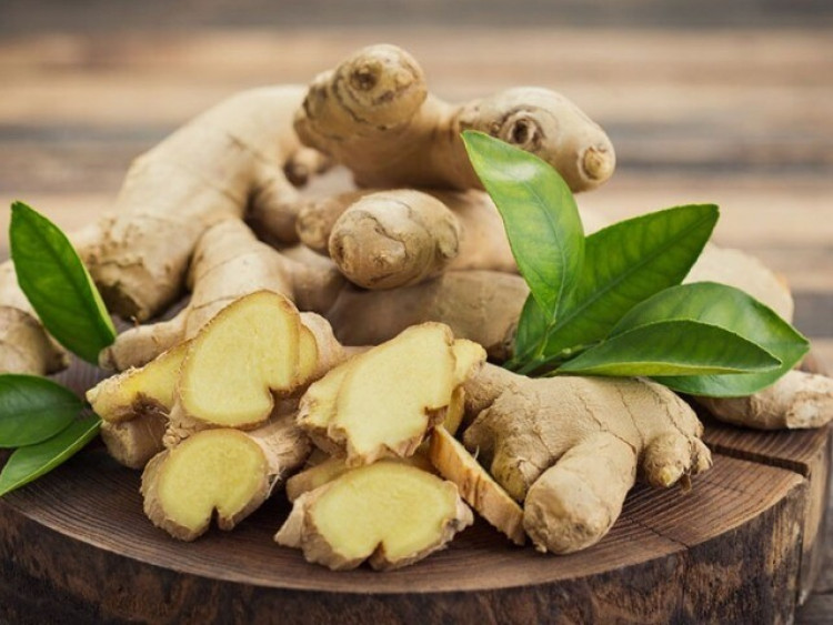 Nhiều năm bảo quản gừng giờ mới biết, ngâm ngay vào thứ nước rẻ tiền này, để cả năm vẫn tươi ngon, không teo hay thối
