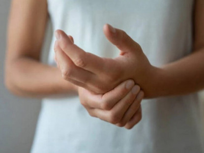 4 dấu hiệu trên tay cảnh báo thận bị tổn thương, ai đang có nên kiểm tra, đừng chủ quan rồi ân hận
