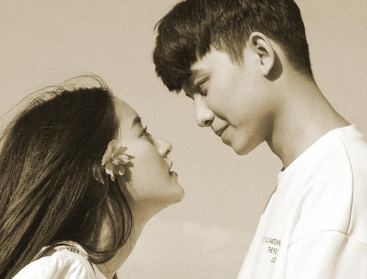 Chồng chưa kịp lớn hay vợ đang 