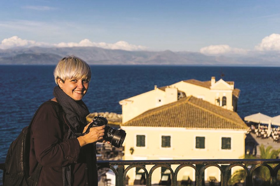 Người kể chuyện về phụ nữ bằng hình ảnh - 1