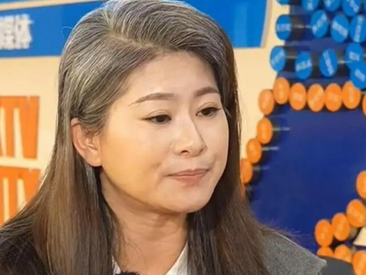 Dọn ô tô gia đình, người vợ choáng váng khi thấy báo cáo y tế lạ, càng sốc hơn khi thấy cái tên trên đó