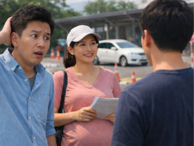 Đưa vợ bầu đi thi bằng lái ô tô, nghe lén cuộc nói chuyện giữa em với thầy giáo hướng dẫn, tôi sốc nặng