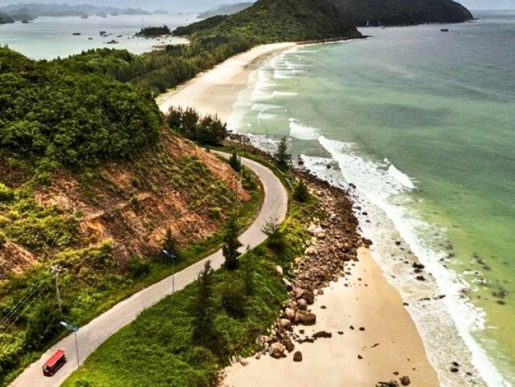 Cách trung tâm Quảng Ninh không xa có hòn đảo tuyệt đẹp, hoang sơ ít ai biết, được ví là “viên ngọc xanh” vùng đất mỏ