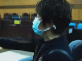 Đi làm lại sổ hộ khẩu, người phụ nữ toát mồ hôi lạnh khi phát hiện bí mật chồng giấu suốt 13 năm