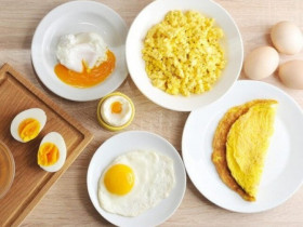 Bé trai 7 tuổi ở Thanh Hóa mắt “đỏ như hòn máu” sau khi ăn trứng gà có cả lòng trắng