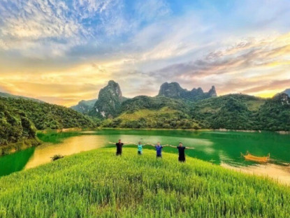 Tỉnh nào một con gà gáy cả ba nước cùng nghe, nơi đâu có đỉnh núi cao được mệnh danh là “nóc nhà” của Đông Dương?