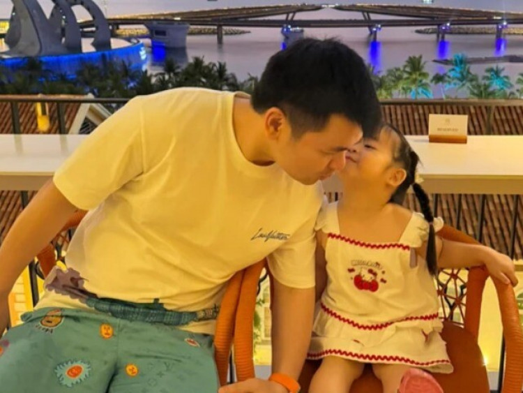 Chồng Đỗ Mỹ Linh chia sẻ hình ảnh con gái cưng cực đáng yêu
