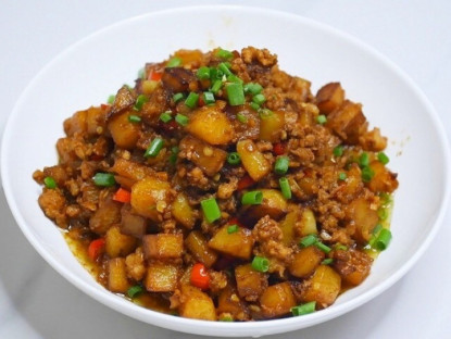 Củ này rẻ hơn khoai sọ bổ hơn khoai lang, cực ít chất béo lại giàu kali, tốt cho tim mạch và huyết áp, đem nấu kiểu này rất trôi cơm