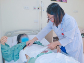 Người phụ nữ nguy kịch sau khi hút mỡ bụng, ghép mỡ mông: Bác sĩ cảnh báo dịch vụ làm đẹp dịp cuối năm