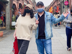 “Nữ hoàng gợi cảm” cưới chồng tài xế xe công nghệ kém 15 tuổi, phát ngôn gây tranh cãi về hôn nhân không tình dục