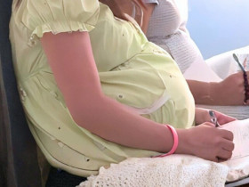 Cuộc sống của bé gái 12 tuổi sinh con với bạn trai 13 tuổi gây xôn xao 10 năm trước giờ ra sao?