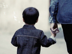 Cậu bé 9 tuổi trốn khỏi nhà vì nghĩ mẹ bỏ mình đi, 44 năm thất lạc mới có tin vui đoàn tụ, vỡ òa khi biết sự thật