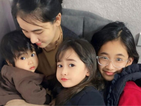 Nữ sinh THPT xinh đẹp được nam thần VTV say đắm từ năm 16 tuổi, đẻ 3 con như búp bê, về dáng nuột nà