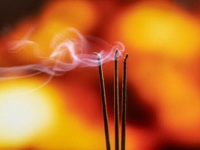 Văn khấn cúng mùng 1 tháng Chạp năm Ất Tỵ chuẩn nhất, 3 việc nên làm và 5 điều đại kỵ khi thắp hương để đón phước lộc