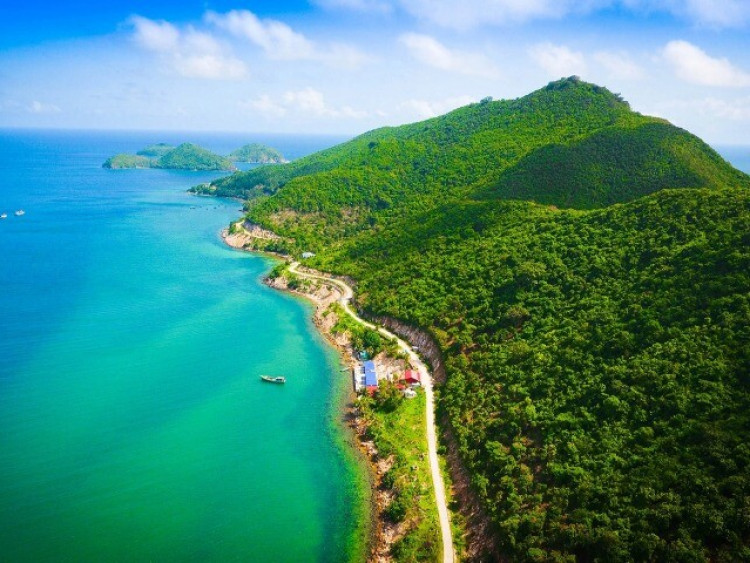 Nơi được mệnh danh "Vịnh Hạ Long của phương Nam", cảnh đẹp như tranh thủy mặc khiến du khách mê mẩn không muốn về