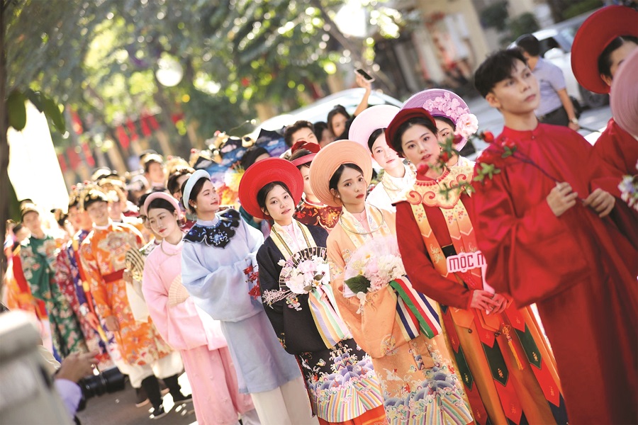 Sắc trẻ trong không gian di sản - 1