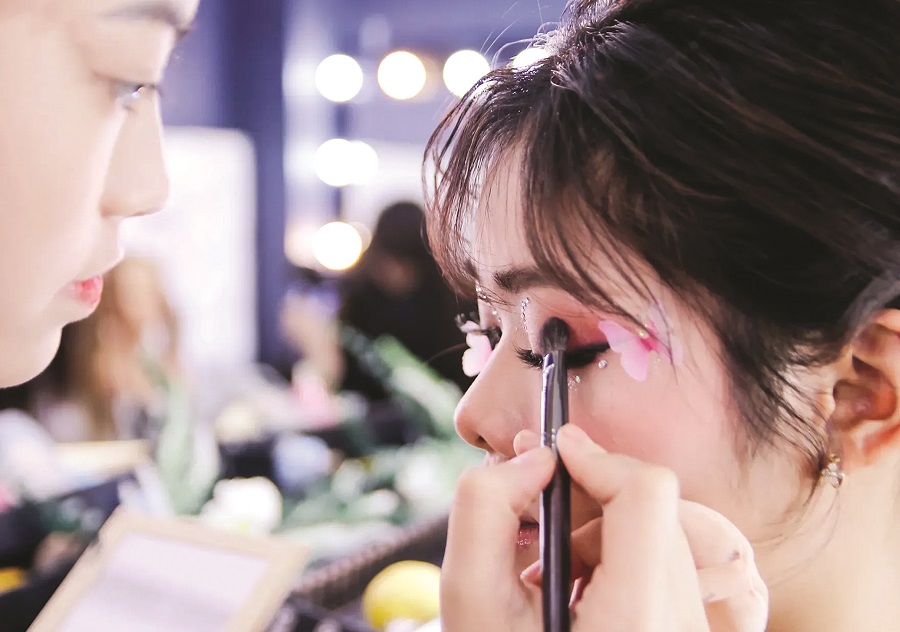 Lưu ý khi chọn đồ trang điểm - 2