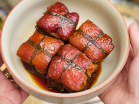 Thịt kho kiểu này cắn nhẹ là tan, ăn là nhớ mãi