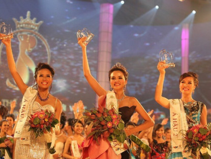 Từng có một mỹ nhân Việt đẹp như thiên thần thi Miss World, kết hôn với đại gia hơn 12 tuổi có dàn xe sang tới đón