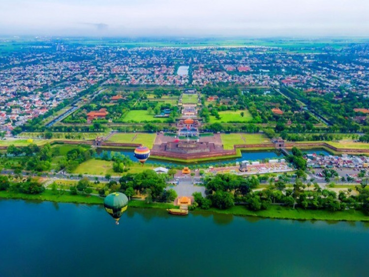 Thành phố nào ghi dấu của 9 chúa 13 vua nhà Nguyễn? Đâu là nơi "có dòng sông đẹp, có nhiều giai nhân"?