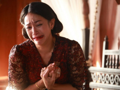 Bố chồng qua đời, chị dâu liền chạy về chia tài sản rồi bật khóc khi thấy con số trong sổ tiết kiệm