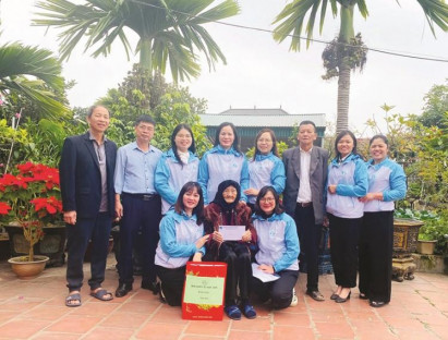 Để mọi nhà, mọi người đều có Tết