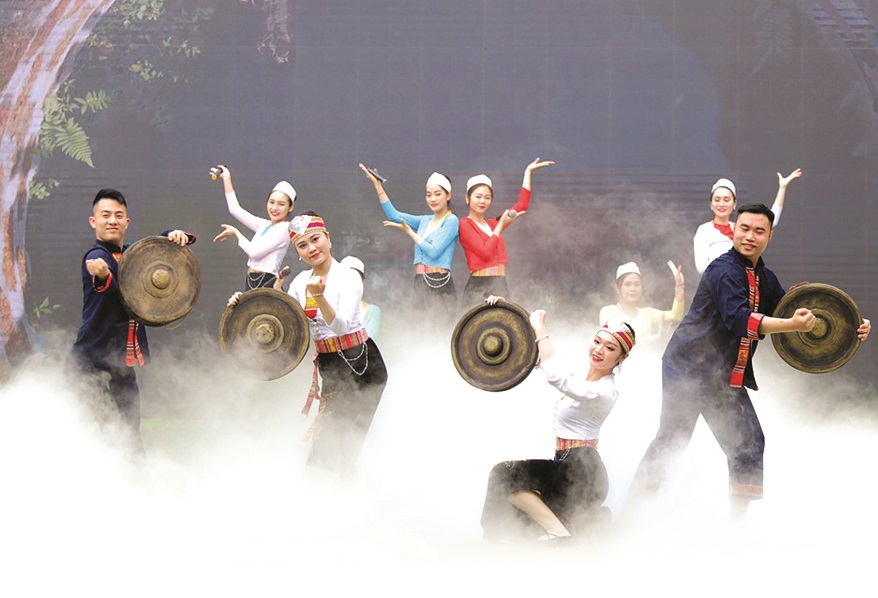 Xuân về trên vùng núi Tản - 1