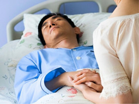 Ở cữ không chịu ăn đồ mẹ chồng nấu, cô gái bí mật đổ vào hộp cơm của chồng, sau đó anh nhập viện cấp cứu