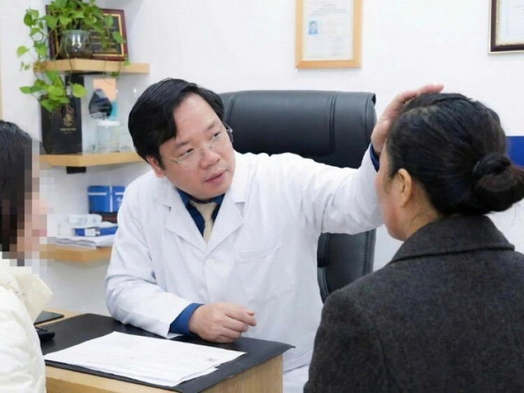 Khuôn mặt của thiếu nữ bị phá nát sau khi được mời làm đẹp cấp tốc để đón Tết ở quán gội đầu