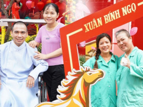 Y bác sĩ ở TP.HCM “xây sắc xuân” cho bệnh nhân, chiến binh K vượt nỗi đau, cùng nhau mừng Tết Bính Ngọ