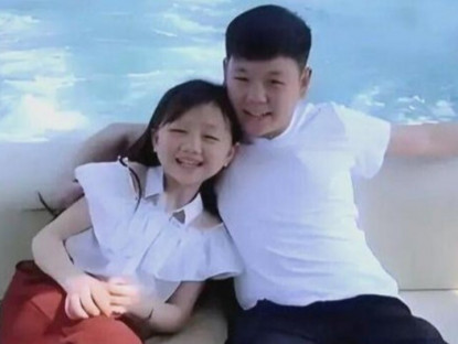 Cô gái 1m3 cưới chồng cao 1m48, sau kết hôn chồng cô bỗng cao lên và cái kết