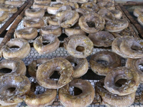 Loại cá có tên lạ "uốn tròn" bày lên mâm cúng, là đặc sản được ưa chuộng dịp Tết Nguyên đán, 180.000 đồng/kg