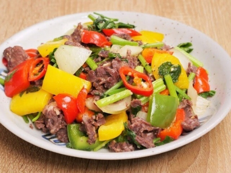 Xào thịt bò ngày Tết, nhớ phải làm thế này mới không bị dai khô, ăn miếng nào cũng mềm ngon già trẻ đều thích