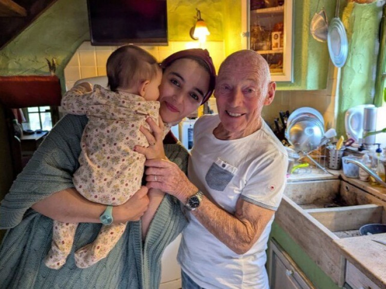 Cụ ông U100 tái hôn với vợ kém 52 tuổi, 3 năm sau lên chức bố lần thứ 7 ở tuổi 91