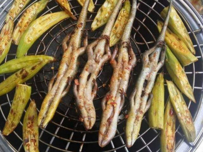 Đặc sản nhìn "sợ khiếp vía" chỉ có theo mùa, xưa không dám ăn nay thành món ngon được săn lùng, 350.000 đ/kg