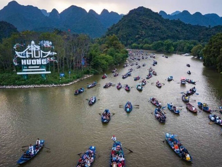 Nghề lạ ở Việt Nam: Mỗi ngày dùng tay vuốt ve một thứ tạo ra mật ngọt, trở thành đặc sản vạn người mê