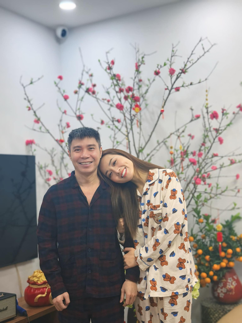 NSND Công Lý bỗng trẻ ra bất ngờ nhờ được vợ cho một thứ, dân mạng khen anh có bà xã tốt như "chĩnh vàng" - 4