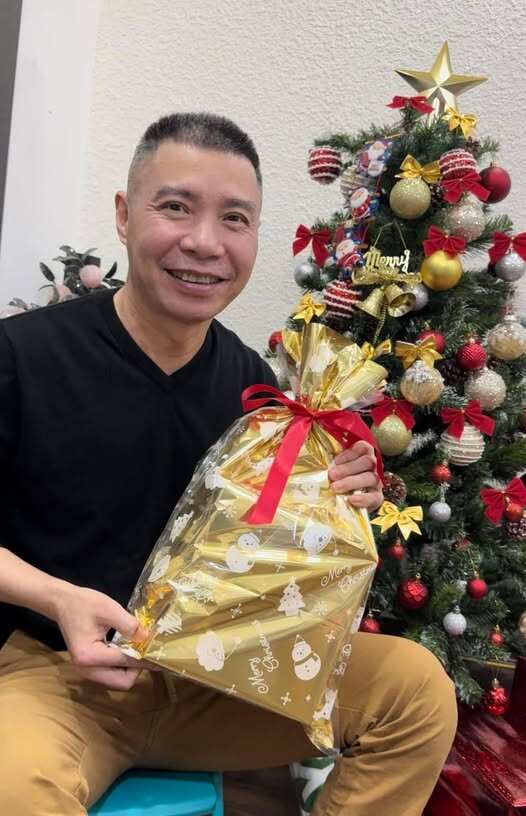 NSND Công Lý bỗng trẻ ra bất ngờ nhờ được vợ cho một thứ, dân mạng khen anh có bà xã tốt như "chĩnh vàng" - 5