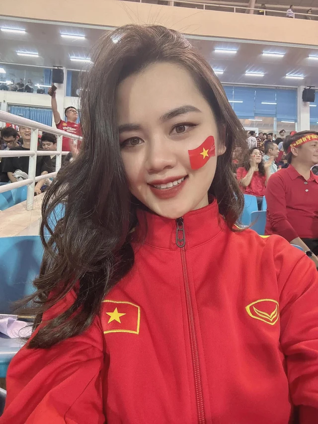 Lấy chồng cầu thủ đình đám, Hoa khôi Đại học Vinh làm mẹ 3 con vẫn đẹp bất bại, top đầu làng WAG Việt - 11