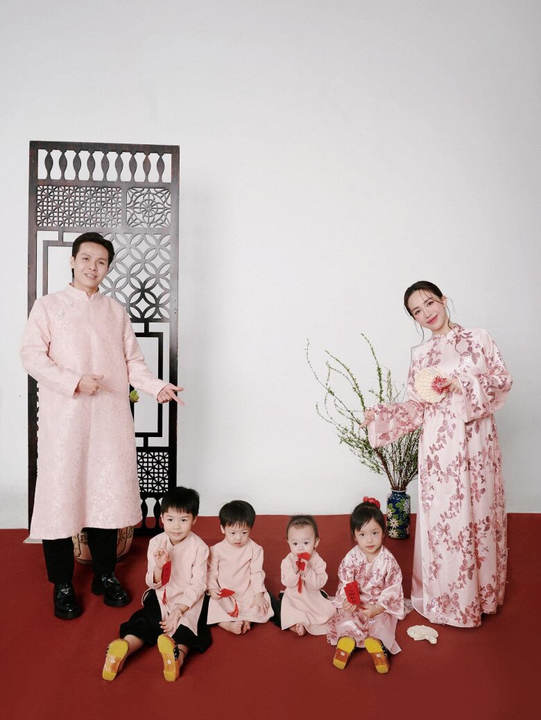 "Đối thủ" của Chi Pu dịp Tết qua: Mỗi ngày một bộ áo dài, bà ba không trùng lặp, phối với túi trăm triệu đi chợ - 14